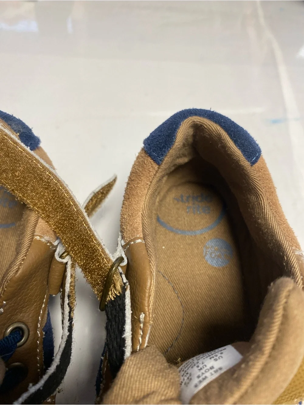 Stride Rite SRT Wes Leather Sneaker Taupe/Navy Boys Size 8.5M